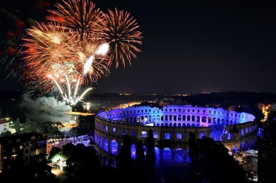 Arena Festival Apartment Pula Exterior photo