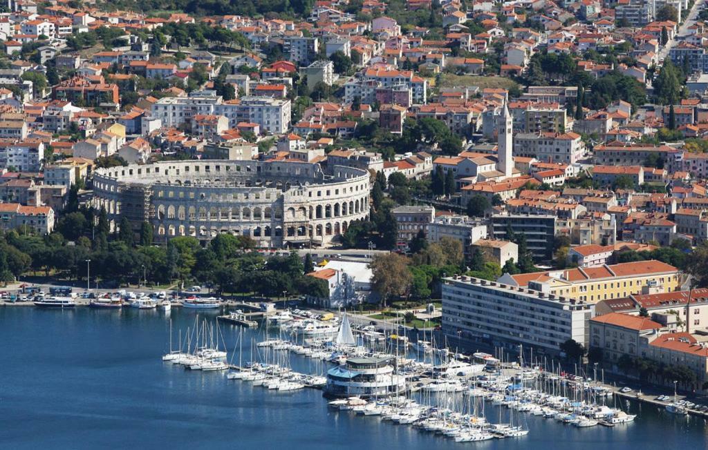 Arena Festival Apartment Pula Exterior photo